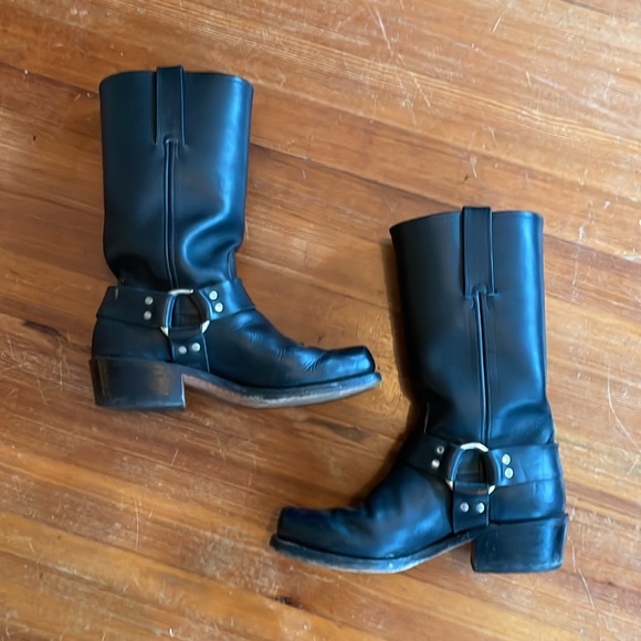 Frye - Picture 6 of 9